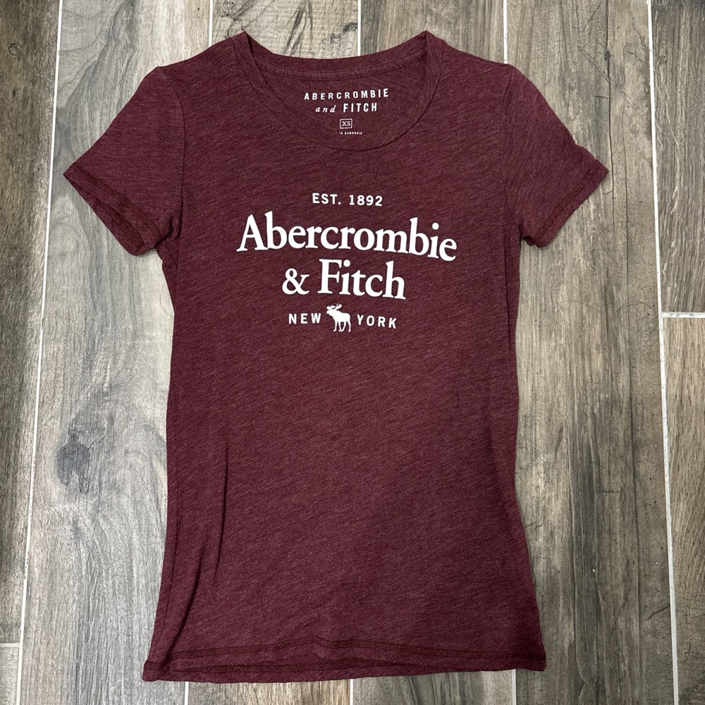Abercrombie & Fitch Burgundy tee